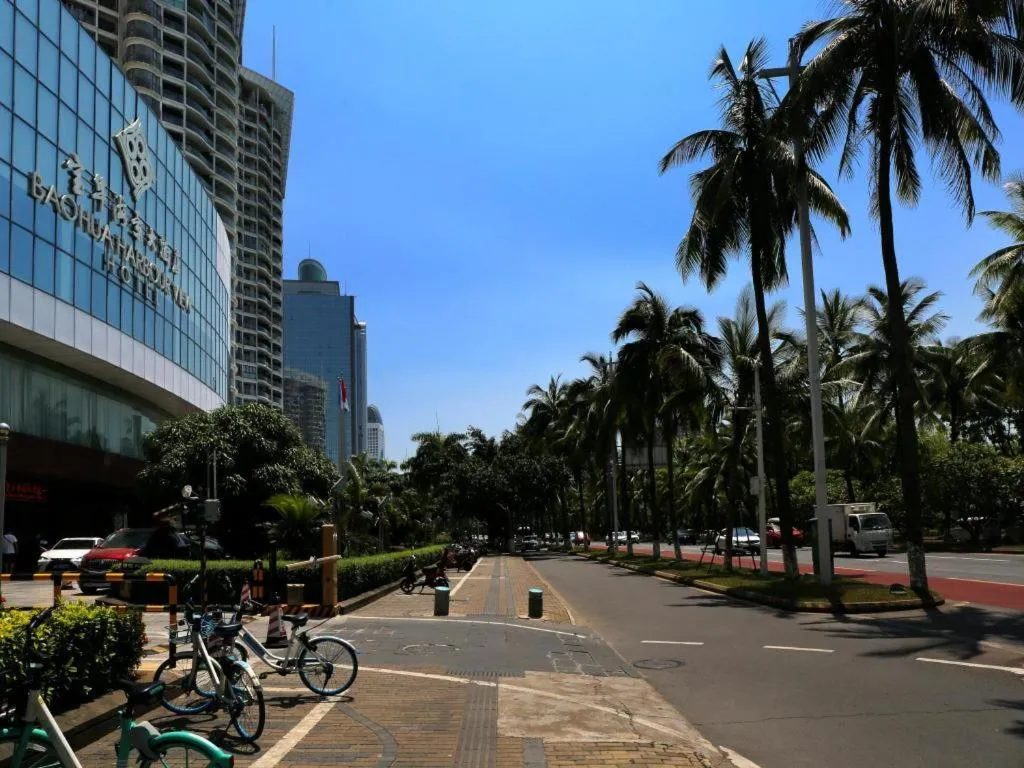 BaoHua Harbour View Hotel