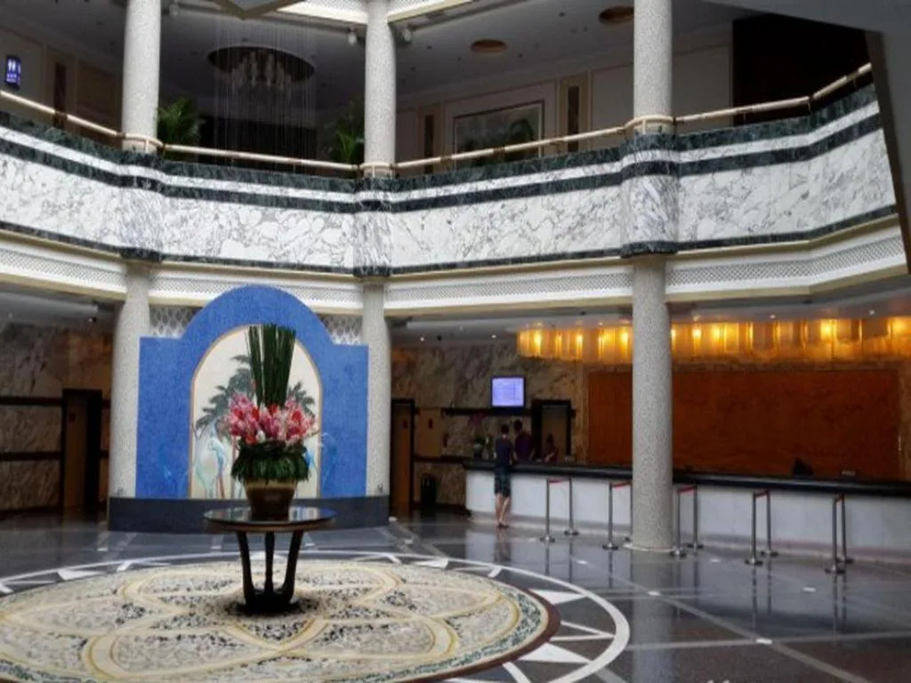 BaoHua Harbour View Hotel