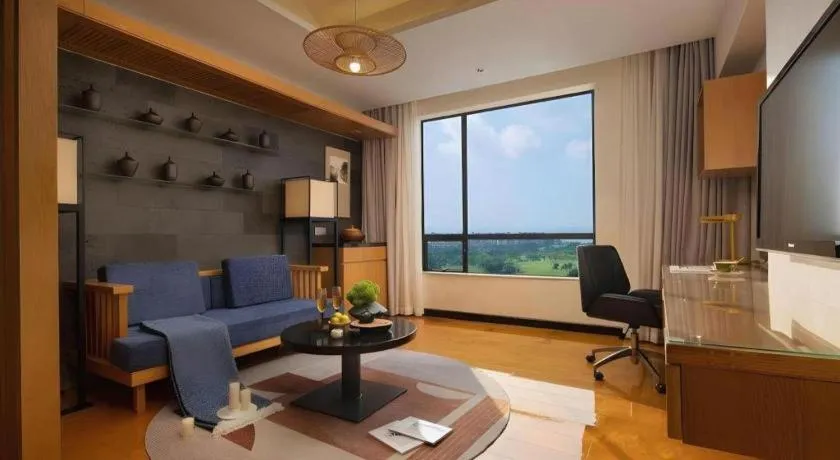 BaoHua Harbour View Hotel