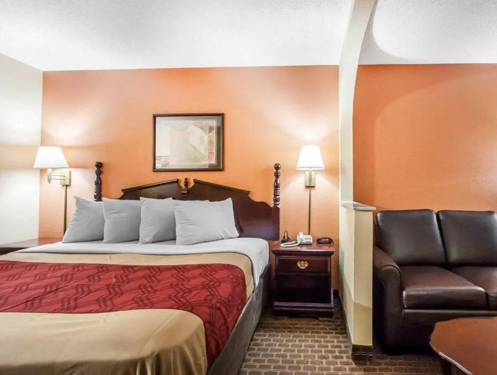 Bed in Econo Lodge Inn & Suites Tuscaloosa I-20