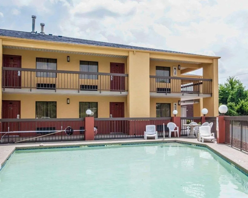 Econo Lodge Inn & Suites Tuscaloosa I-20