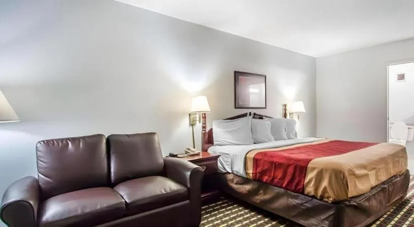 Bed in Econo Lodge Inn & Suites Tuscaloosa I-20