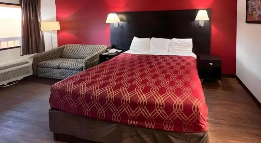 Bed in Econo Lodge Inn & Suites Tuscaloosa I-20