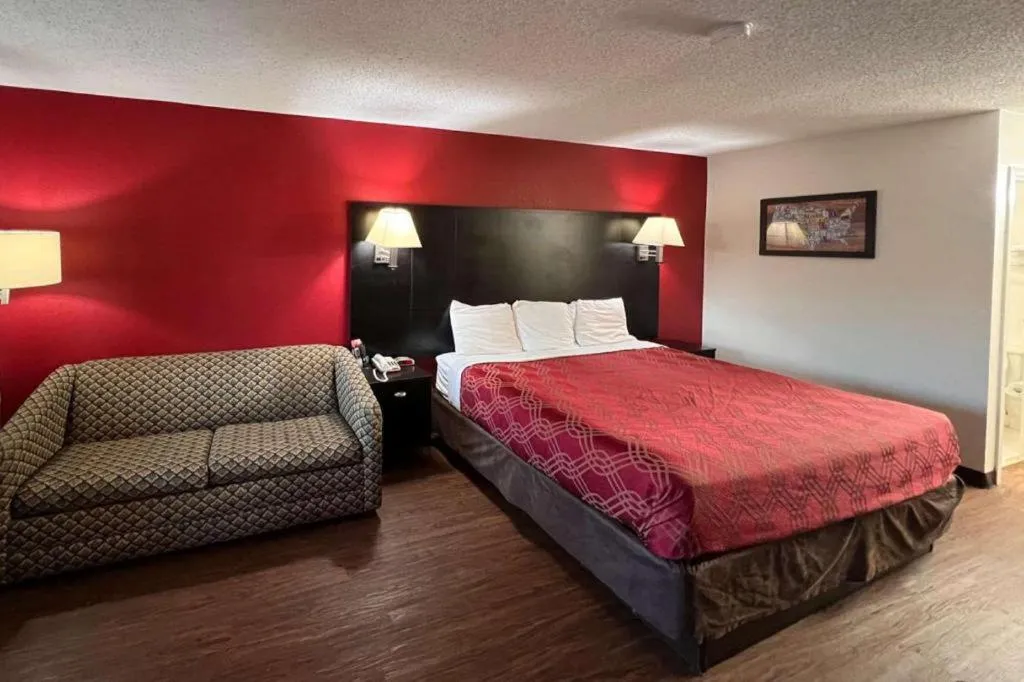 Bed in Econo Lodge Inn & Suites Tuscaloosa I-20