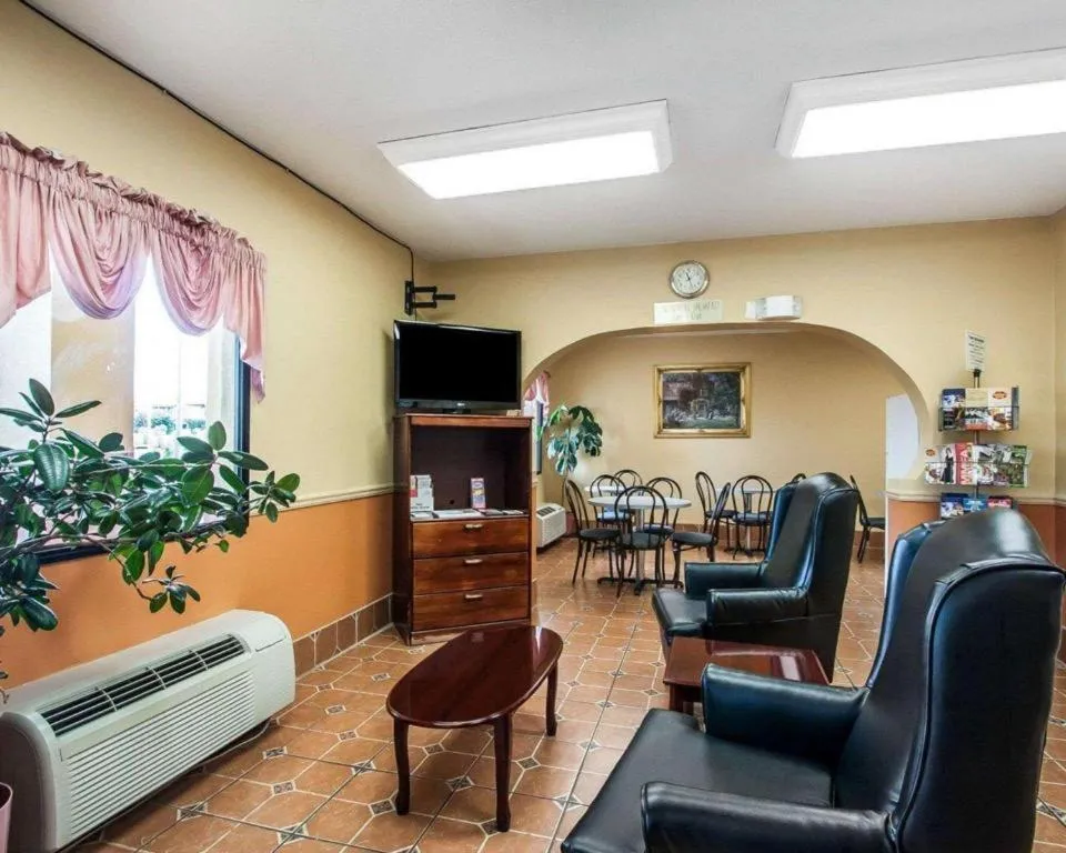 Econo Lodge Inn & Suites Tuscaloosa I-20