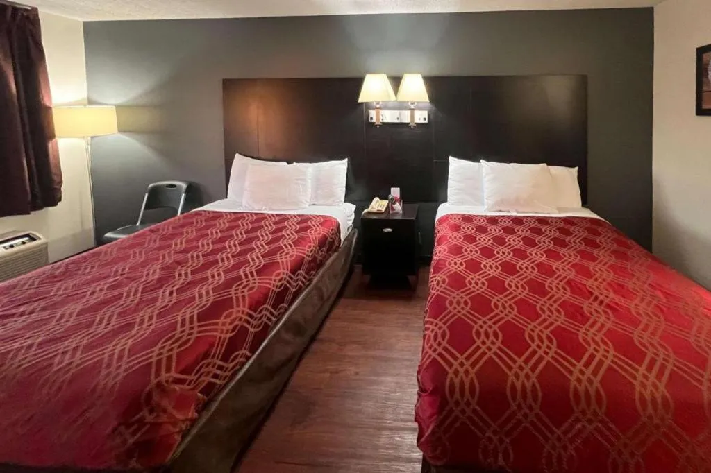 Bed in Econo Lodge Inn & Suites Tuscaloosa I-20