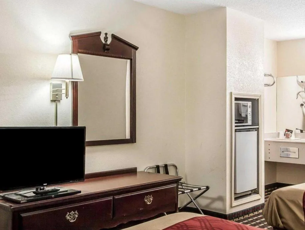 Econo Lodge Inn & Suites Tuscaloosa I-20