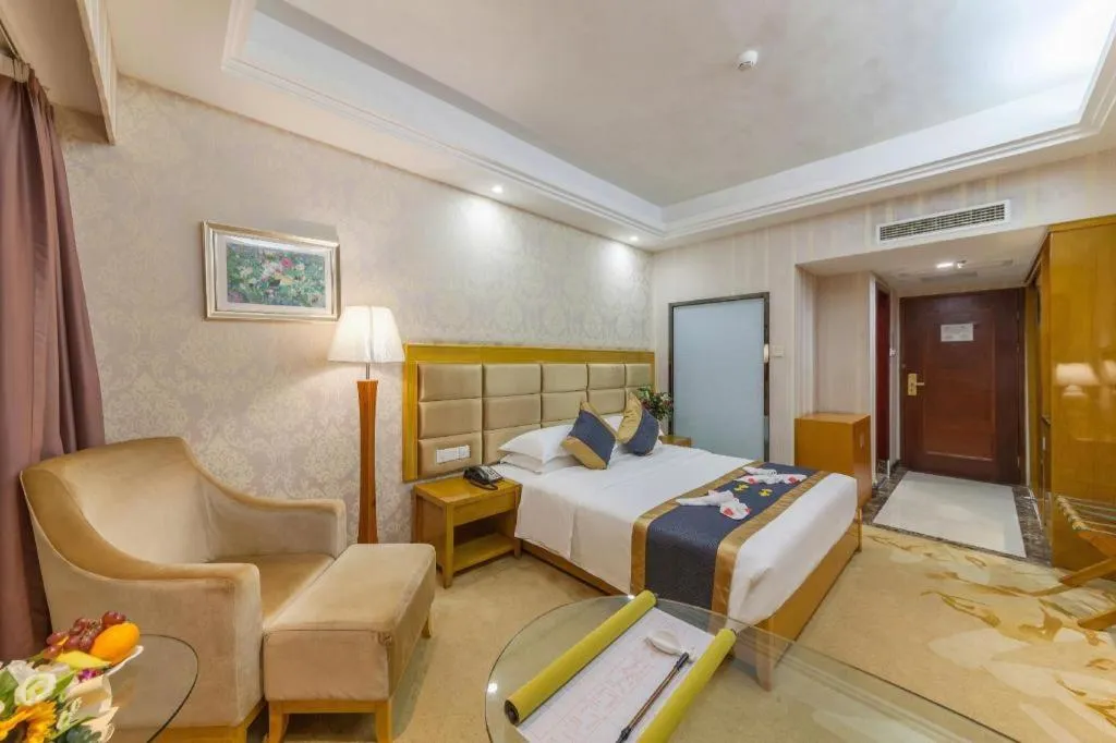 Bed in Xiamen Plaza Hotel