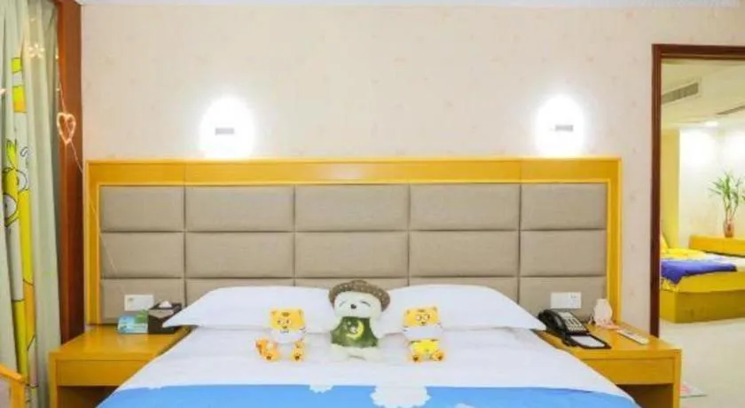 Bed in Xiamen Plaza Hotel