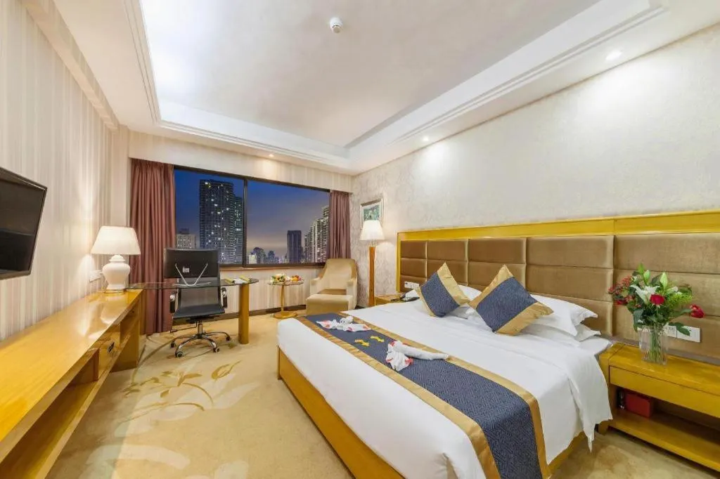 Bed in Xiamen Plaza Hotel