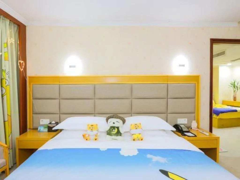 Bed in Xiamen Plaza Hotel