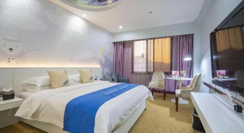 Bed in Xiamen Plaza Hotel