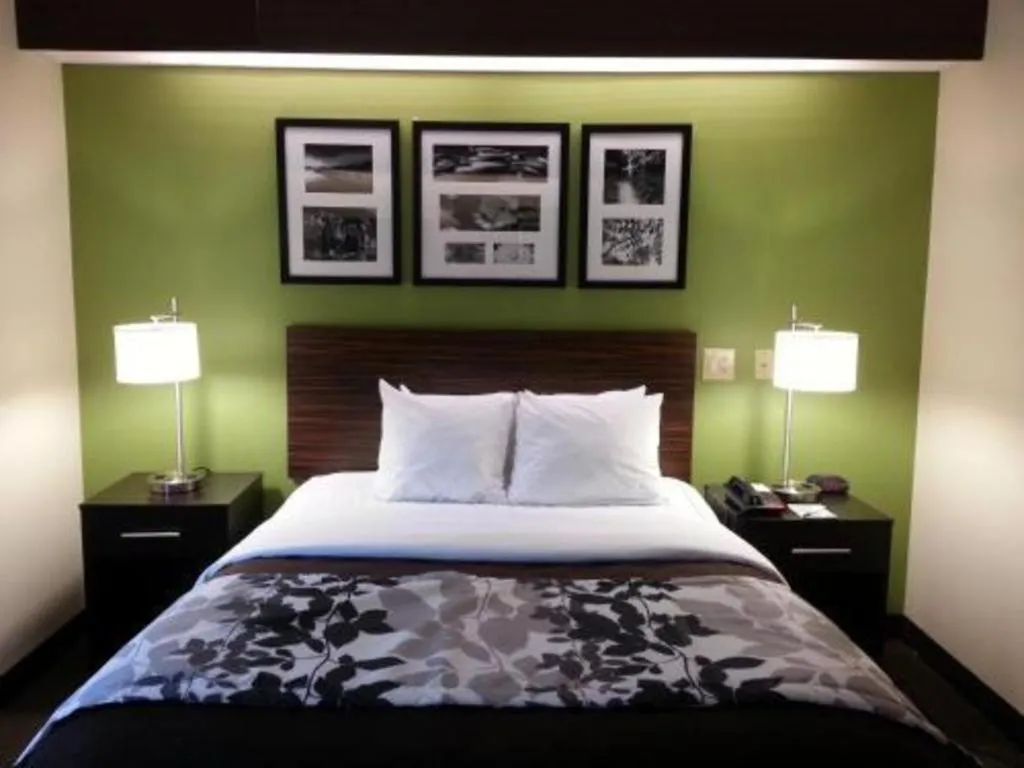 Bed in Sleep Inn Airport - Billy Graham Parkway