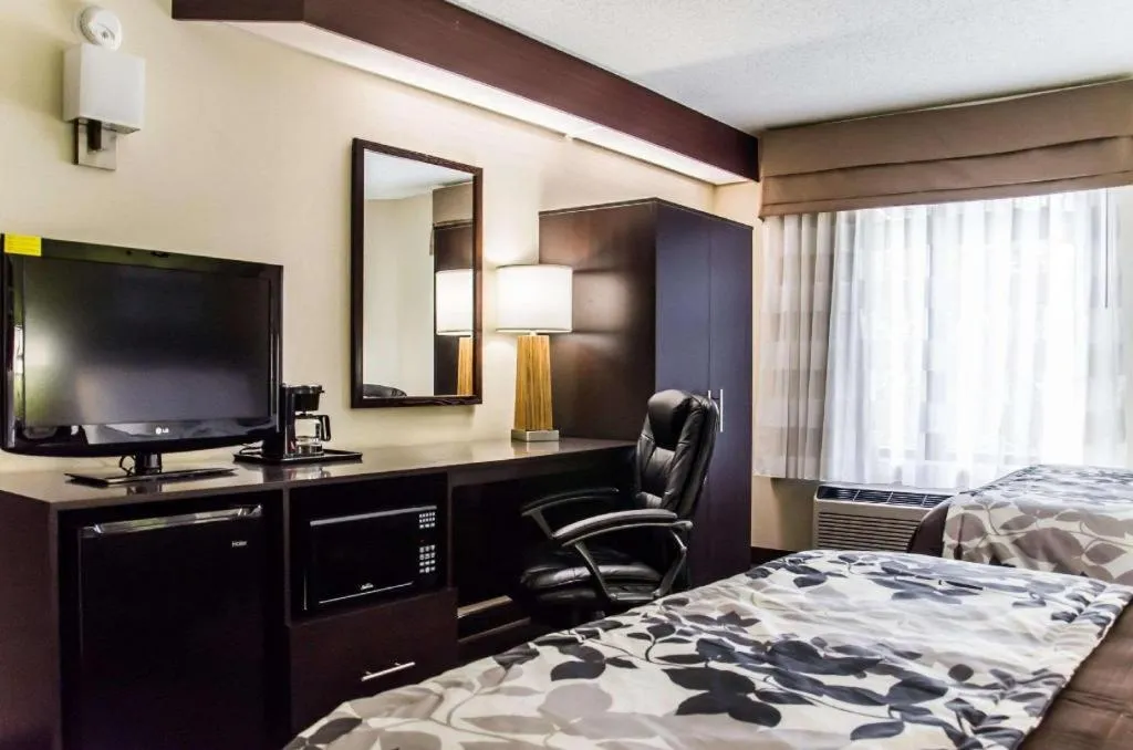 Bed in Sleep Inn Airport - Billy Graham Parkway