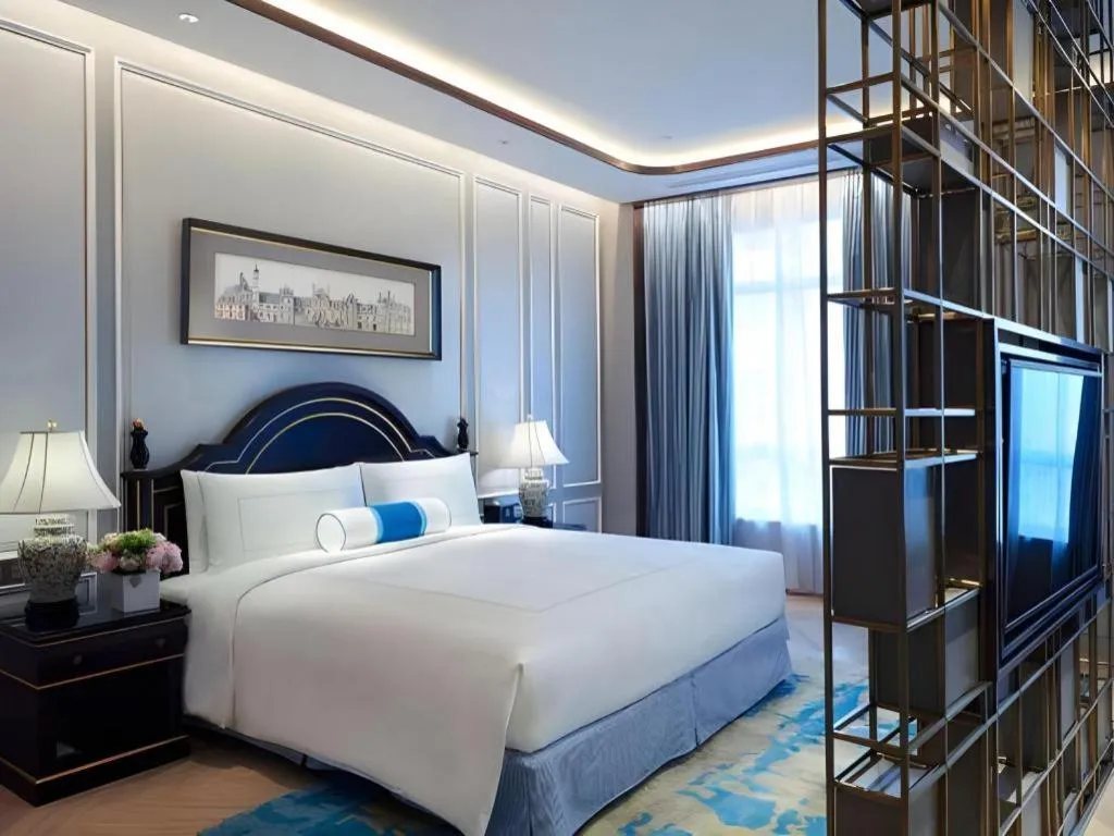 Bed in Sky Fortune Boutique Hotel