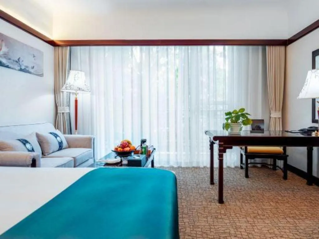 Bed in Wonderport International Hotel