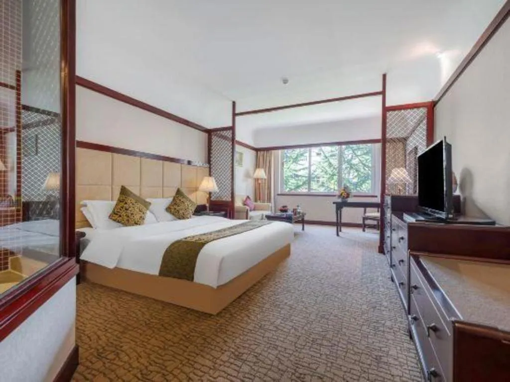 Bed in Wonderport International Hotel