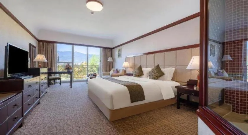 Bed in Wonderport International Hotel