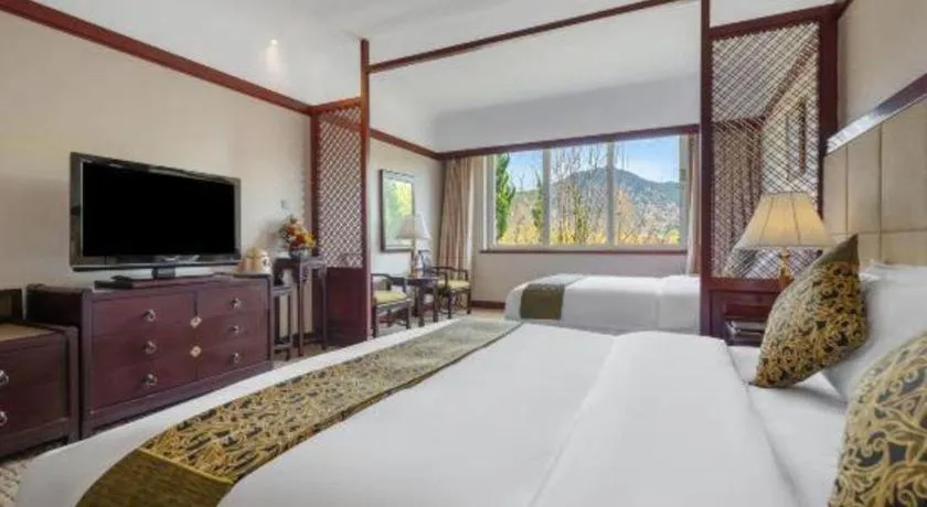 Bed in Wonderport International Hotel