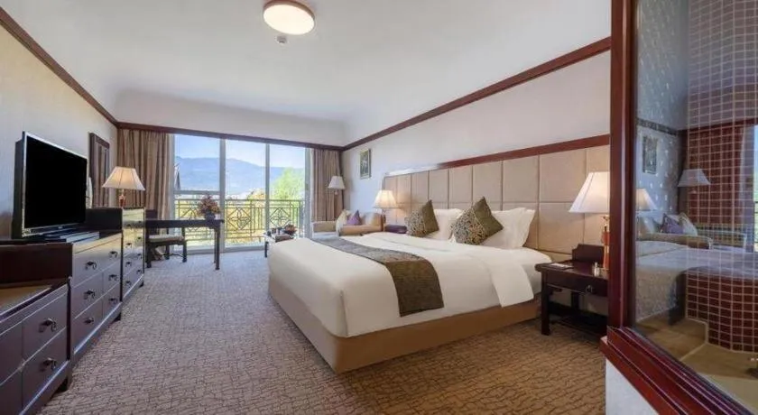 Bed in Wonderport International Hotel