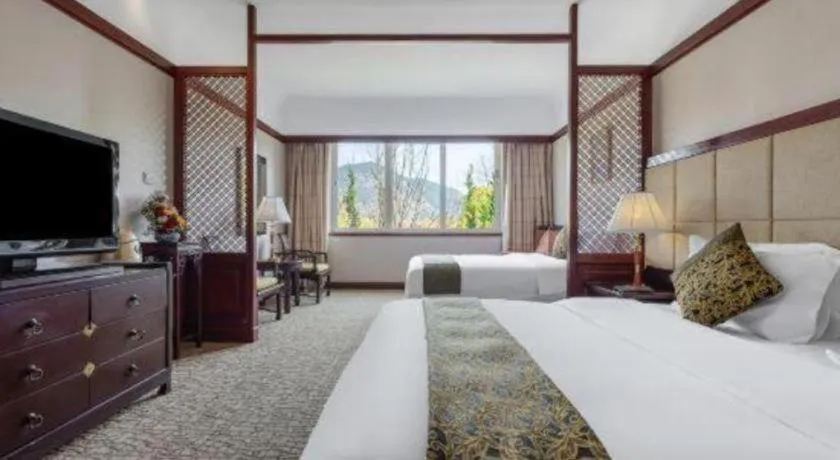 Bed in Wonderport International Hotel