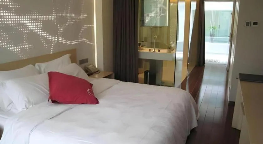 Bed in Hotel Kapok Wangfujing