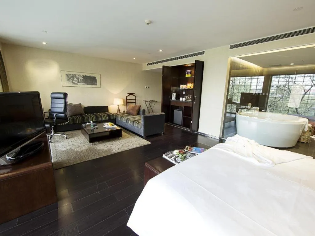 Bed in Hotel Kapok Wangfujing