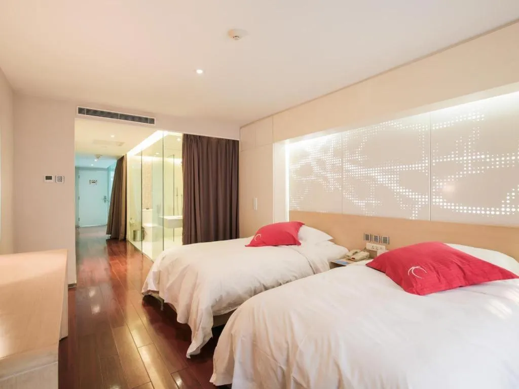 Bed in Hotel Kapok Wangfujing