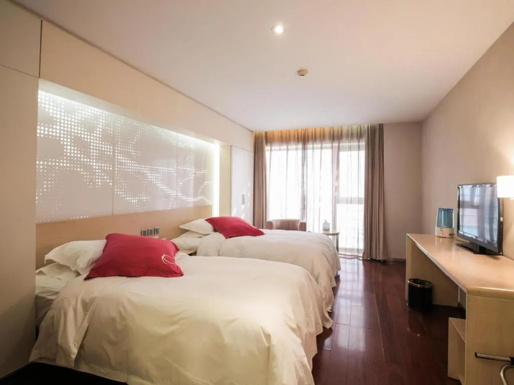 Bed in Hotel Kapok Wangfujing