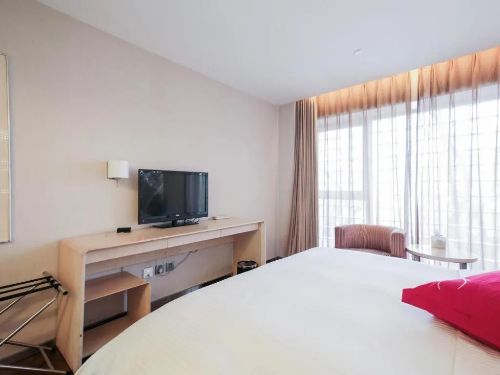 Bed in Hotel Kapok Wangfujing