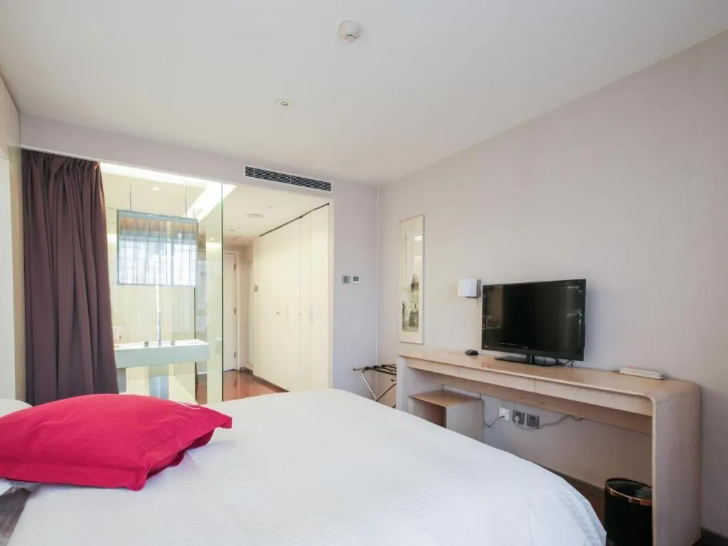 Bed in Hotel Kapok Wangfujing