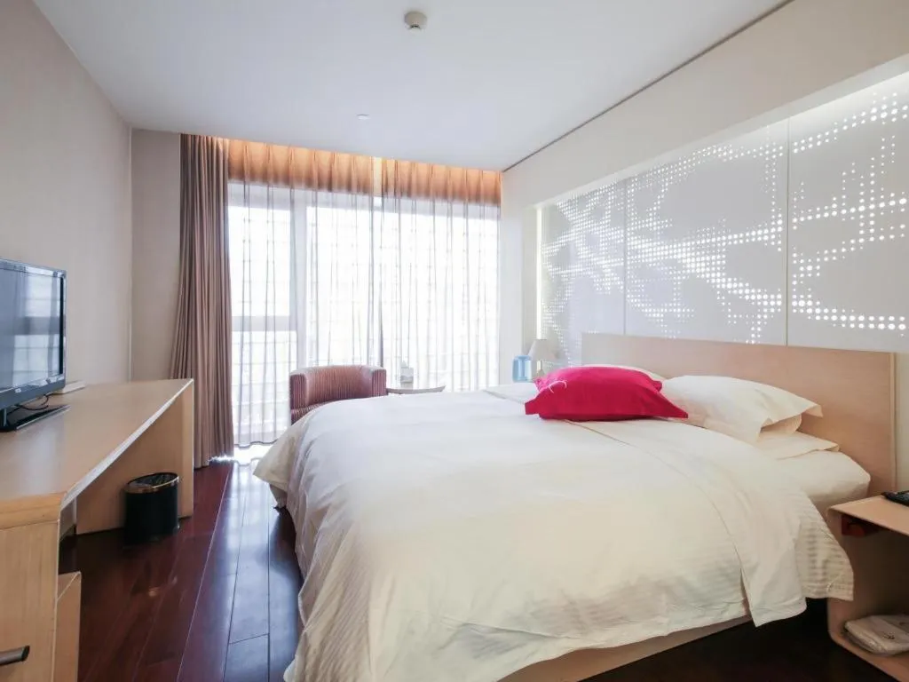 Bed in Hotel Kapok Wangfujing