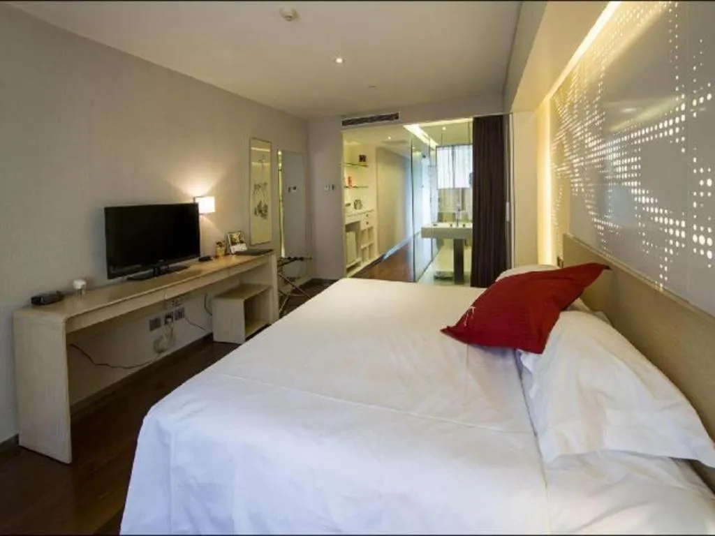 Bed in Hotel Kapok Wangfujing