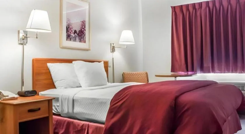 Bed in Econo Lodge Ithaca Airport