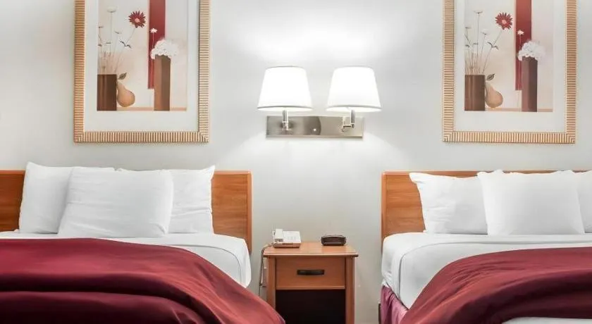 Bed in Econo Lodge Ithaca Airport