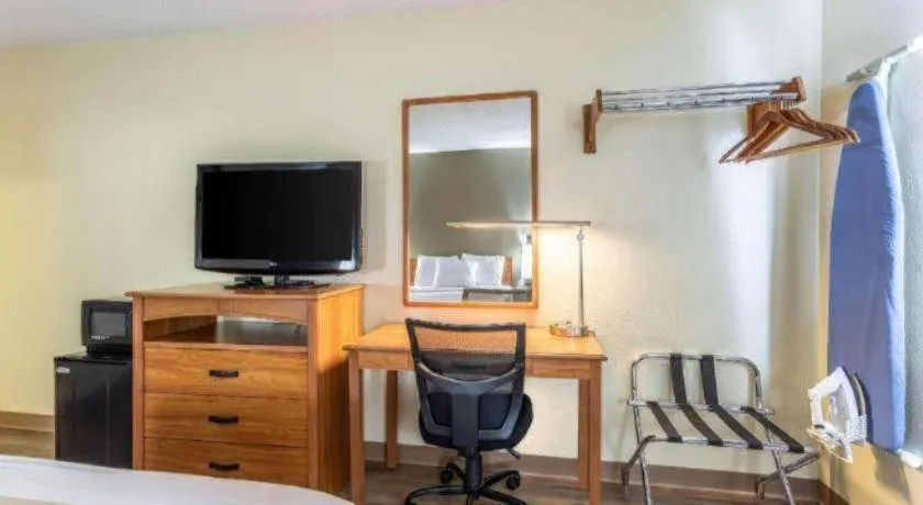 Bed in Econo Lodge Ithaca Airport