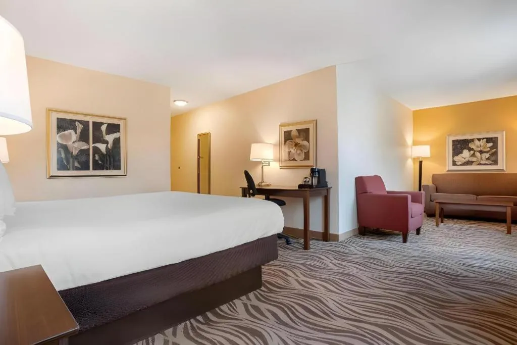 Bed in Best Western Plus Oak Mountain Inn