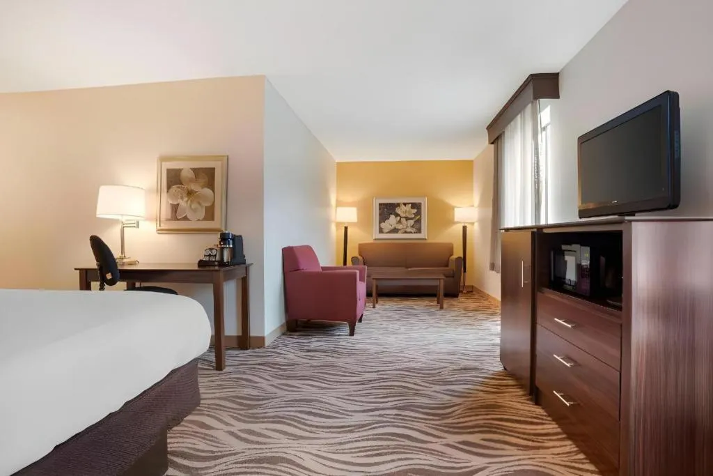 Bed in Best Western Plus Oak Mountain Inn