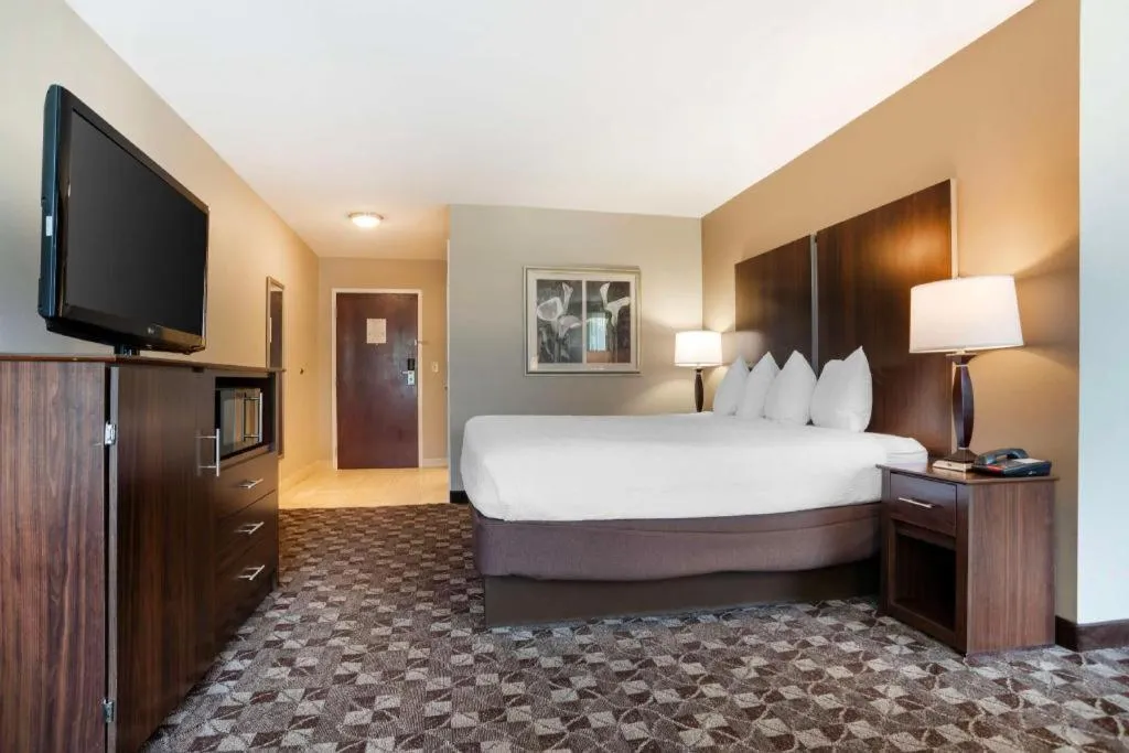 Bed in Best Western Plus Oak Mountain Inn