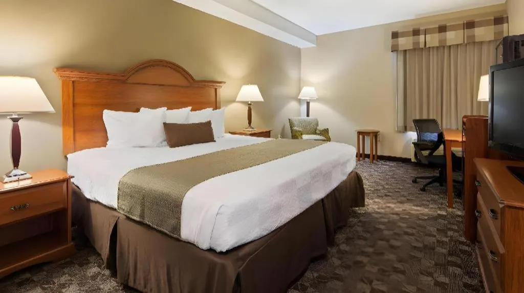 Bed in Best Western Plus Oak Mountain Inn