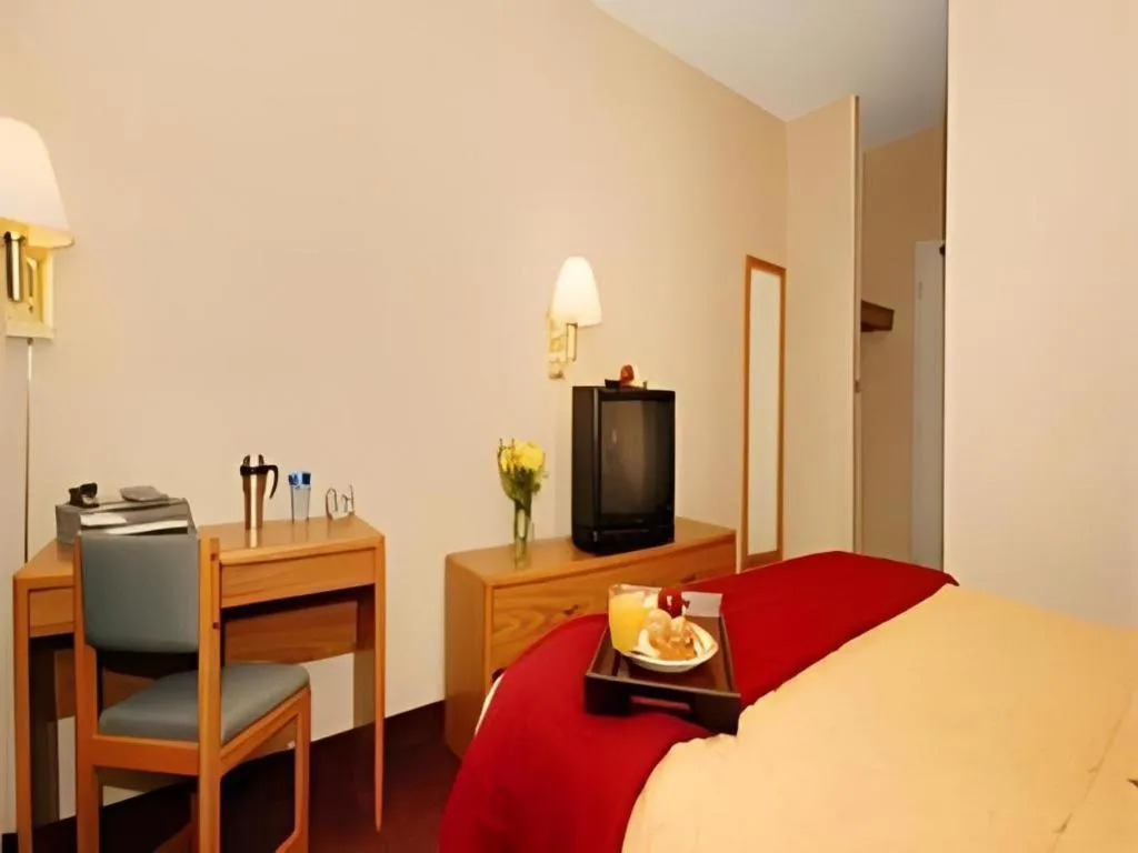 Bed in Quality Inn Dayton North - Vandalia