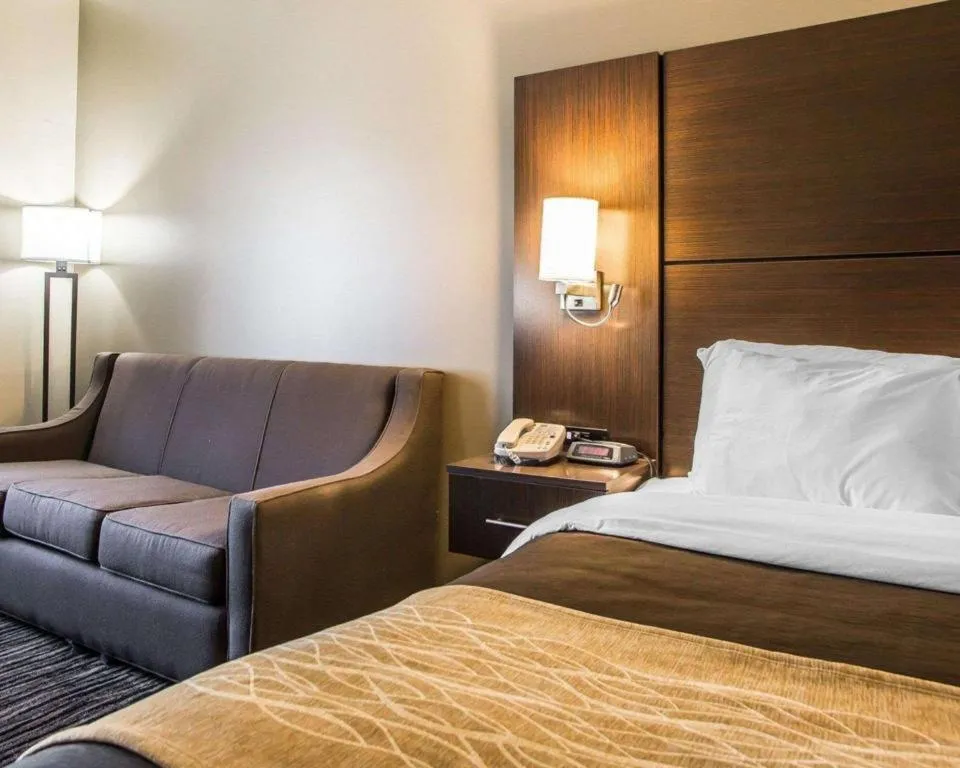 Bed in Quality Inn Dayton North - Vandalia