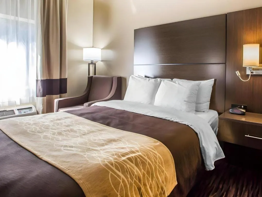 Bed in Quality Inn Dayton North - Vandalia