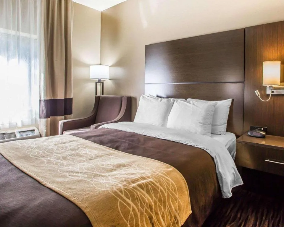 Bed in Quality Inn Dayton North - Vandalia