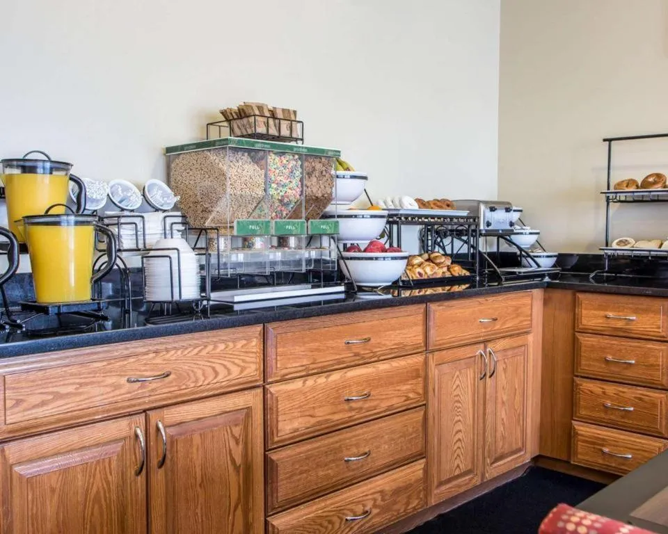 Quality Inn Dayton North - Vandalia