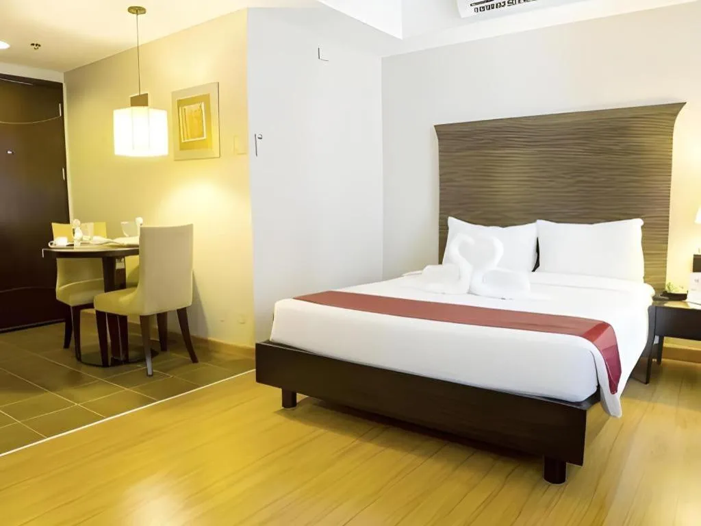 Bed in Lancaster Hotel Manila