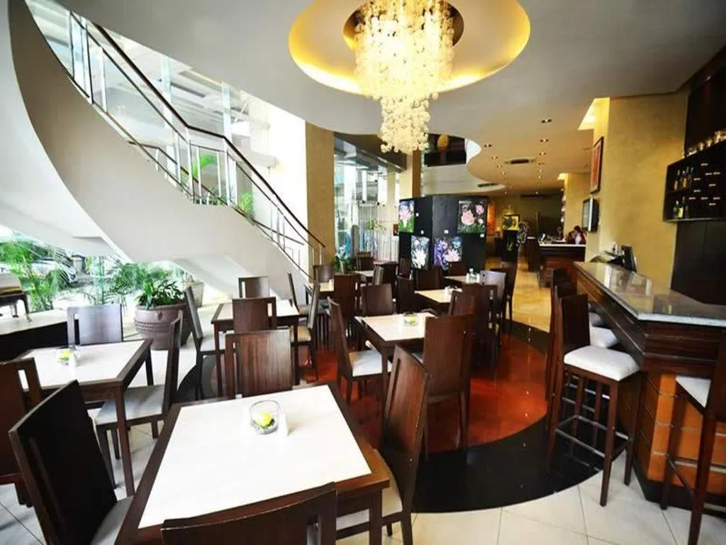 Lancaster Hotel Manila