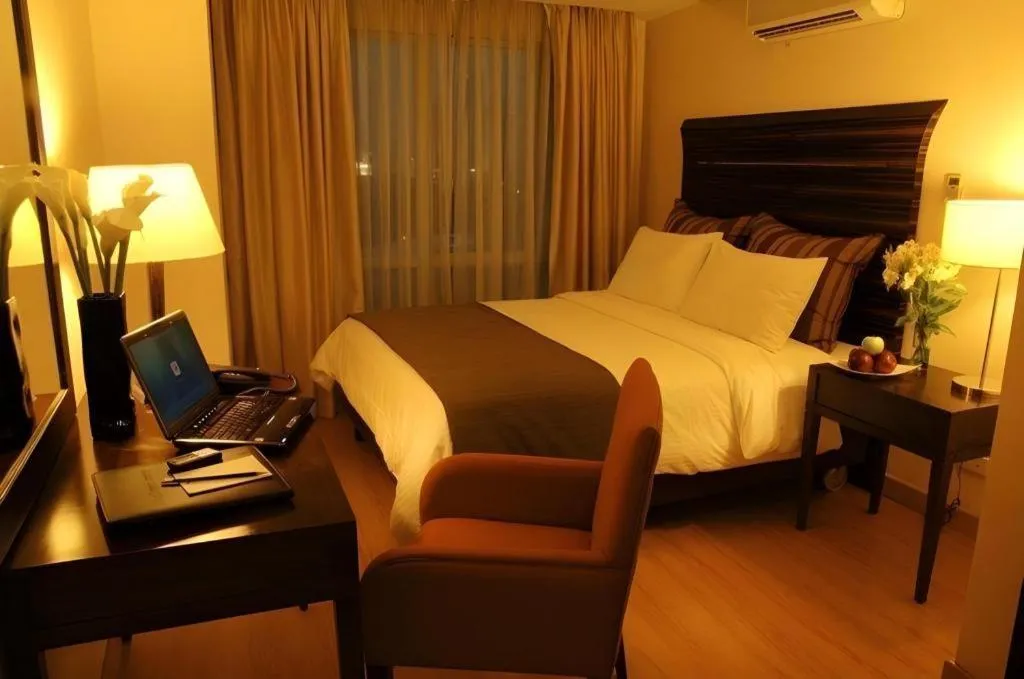 Bed in Lancaster Hotel Manila