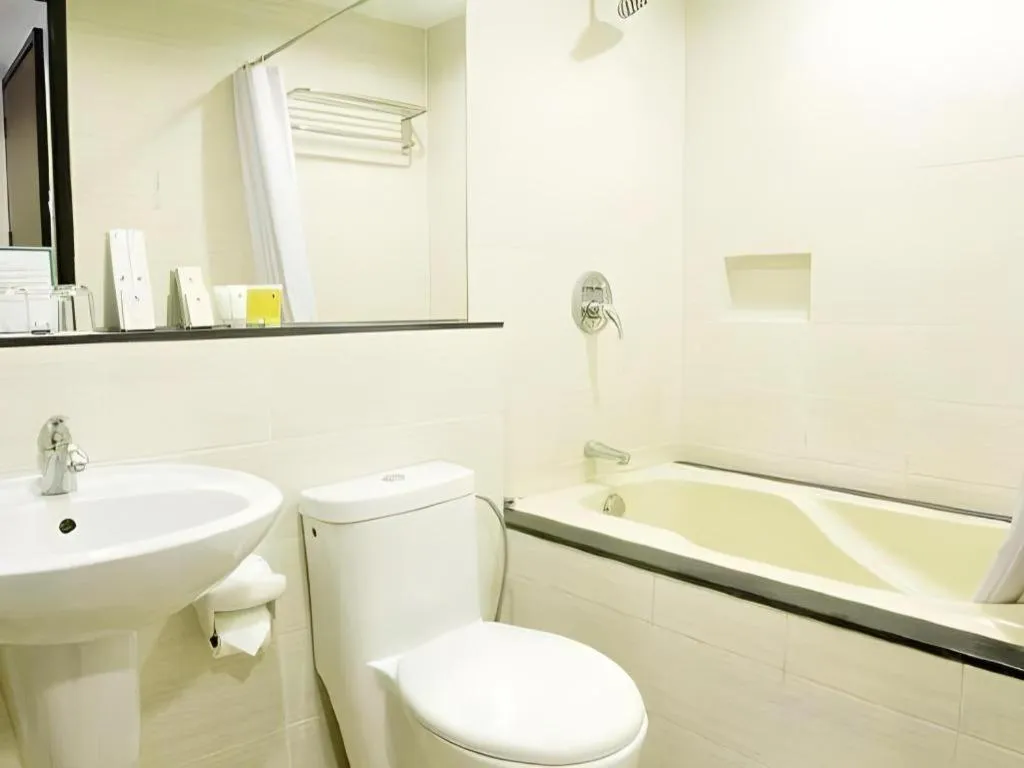 Lancaster Hotel Manila