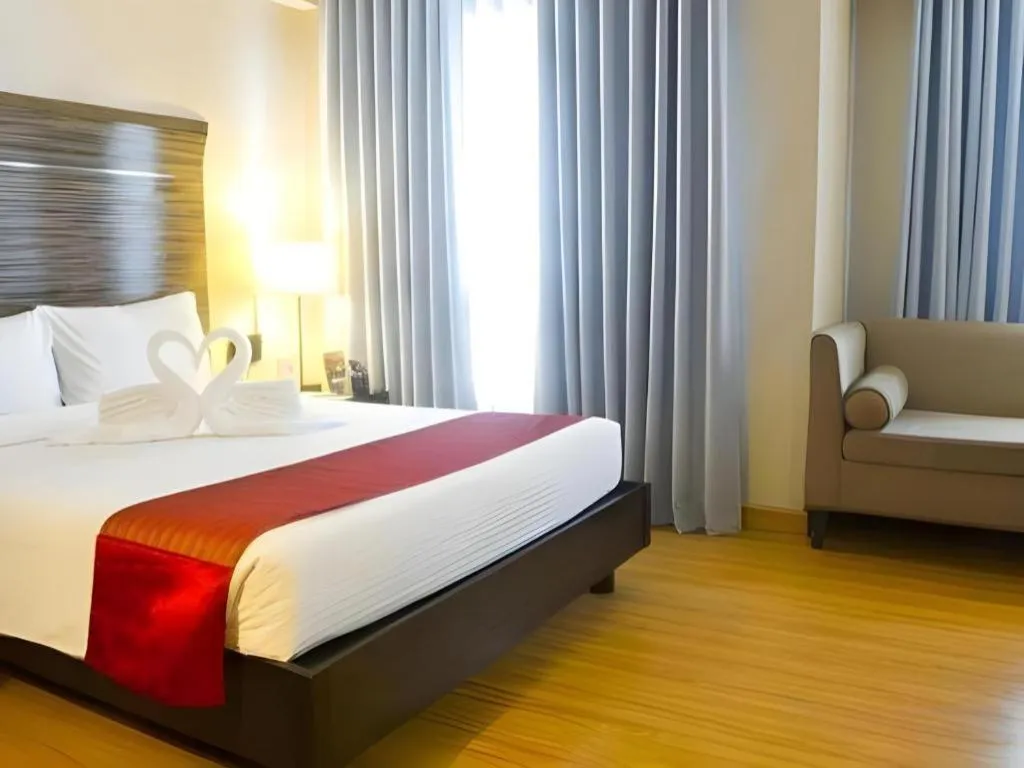 Bed in Lancaster Hotel Manila